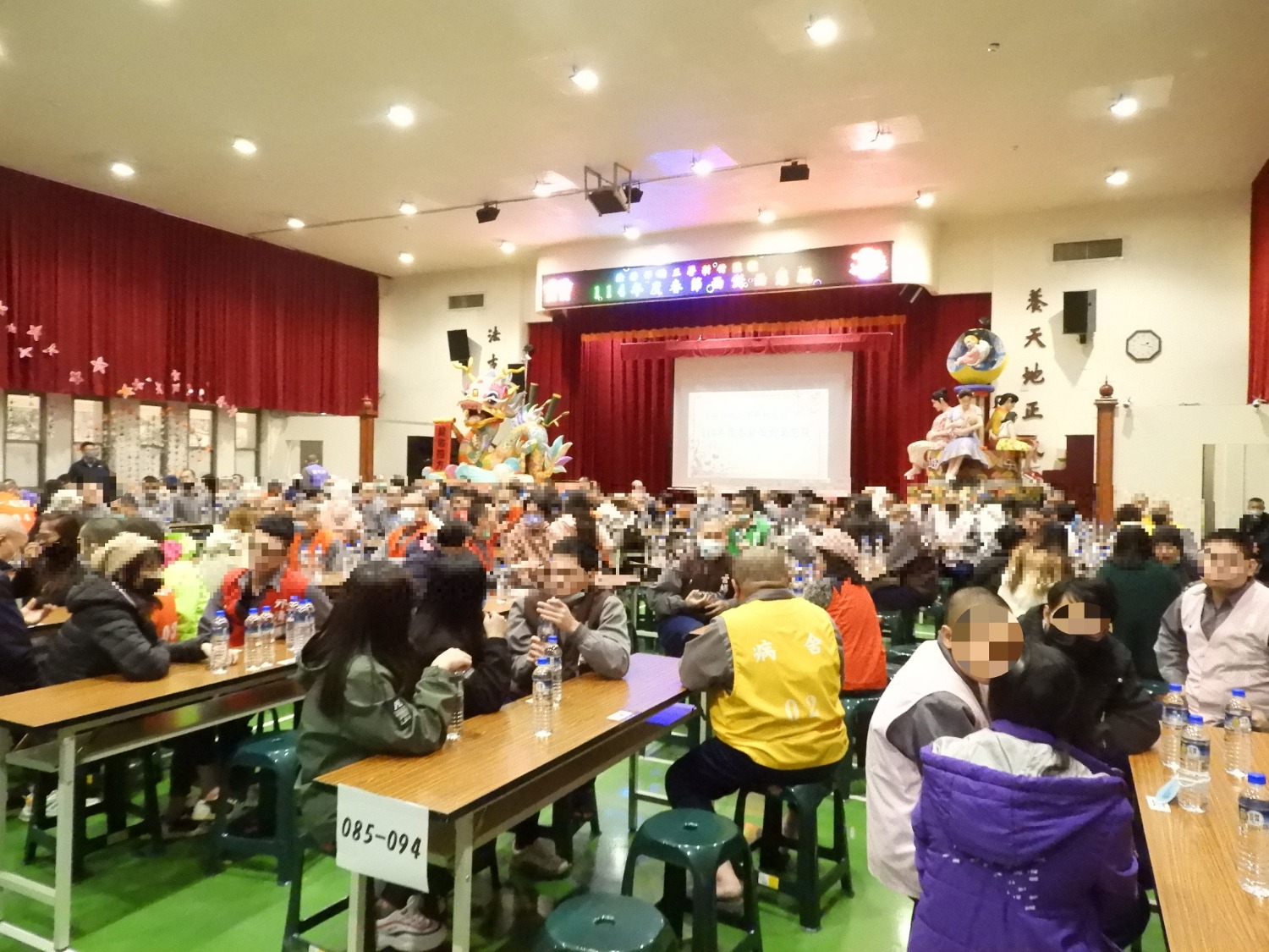 懇親大禮堂洋溢親情,齊聚共享溫馨時光。(圖/記者林照東翻攝)