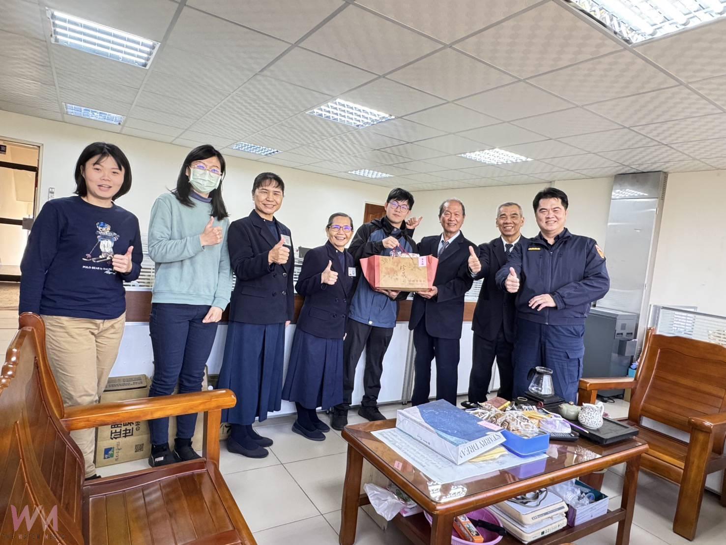 蛇我其誰!慈濟暖警心 春節慰問虎尾警分局 - https://www.watchmedia01.com