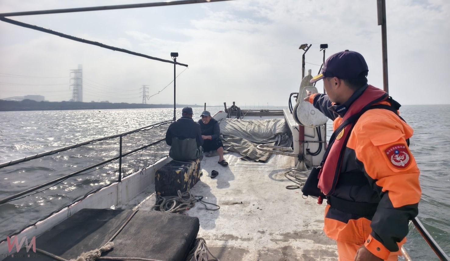 (有影片)/雲林外海海象惡劣膠筏翻覆 許厝寮海巡與漁民合力救援成功 - https://www.watchmedia01.com