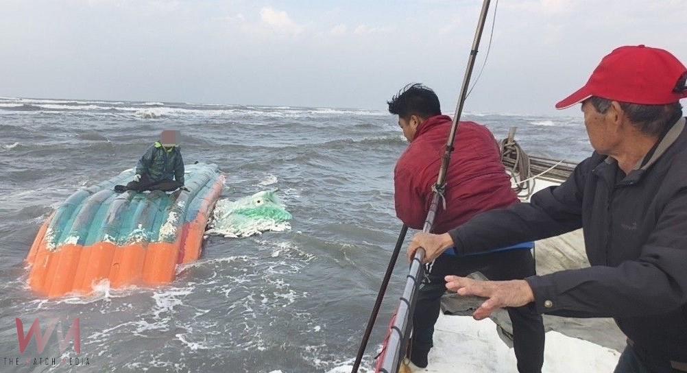 (有影片)/雲林外海海象惡劣膠筏翻覆 許厝寮海巡與漁民合力救援成功 - https://www.watchmedia01.com
