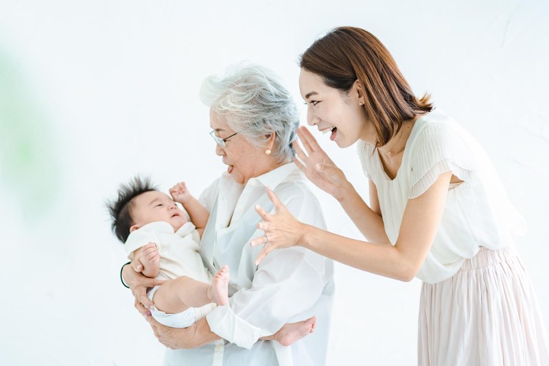 ▲即便時代變遷「婆媳問題」,還是讓不少媽媽們感到煩惱,資深護理師表示,站在醫護人員的立場,還是會建議以不要影響寶寶與媽媽休息為主。〔圖/環球敦品提供〕
