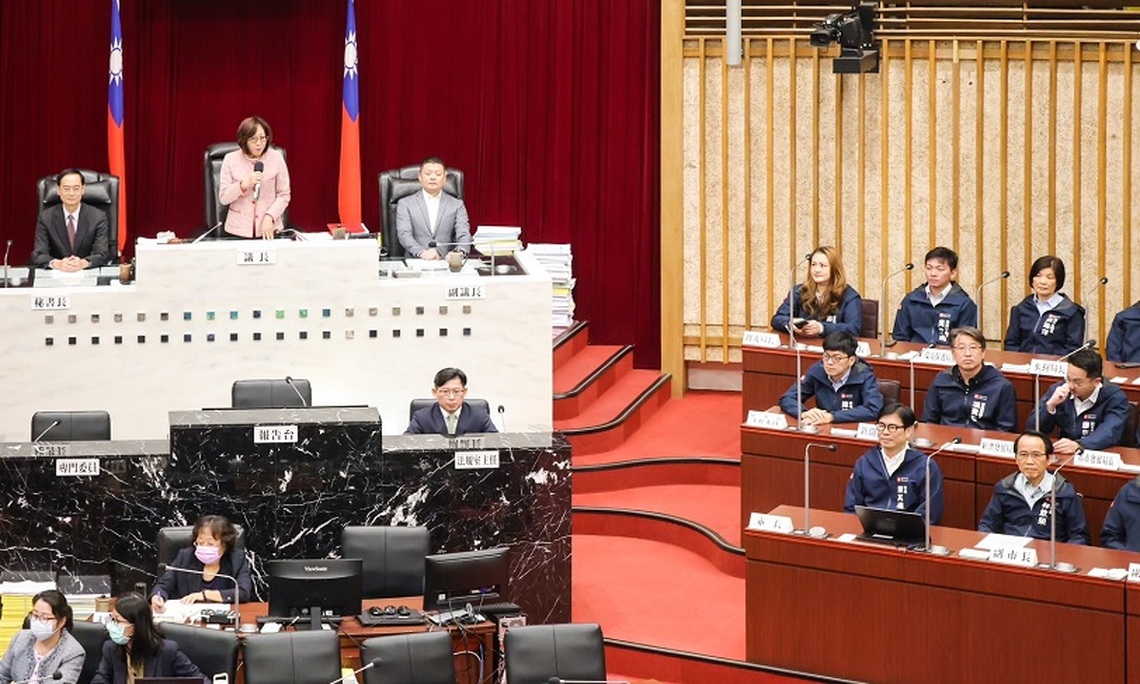 高雄市議會第4屆第7次臨時會閉幕 陳其邁率市府團隊鞠躬感謝議會監督與支持