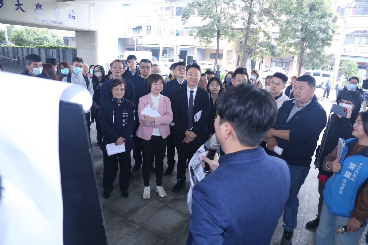 ▲立院考察山線鐵路高架化審議進程。(圖/中市府提供)
