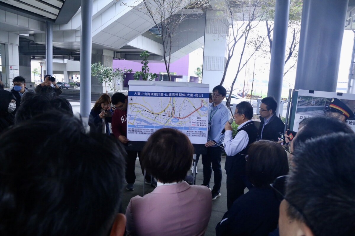 ▲立院考察山線鐵路高架化審議進程。(圖/中市府提供)