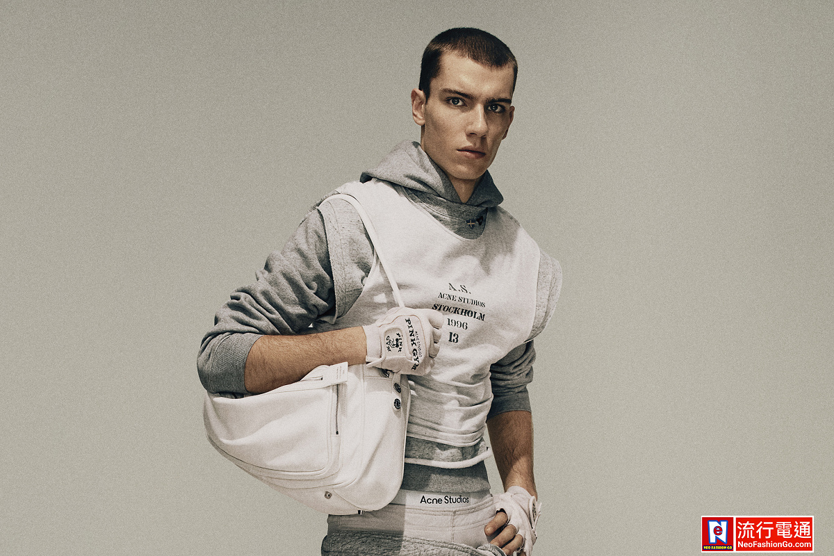 【台灣藍鐘 Bluebell】Acne Studios 2025秋冬男裝 加入「PINK GYM FOR EVERYONE（粉紅健身房，人人適用）」品牌標語 經典運動裝束