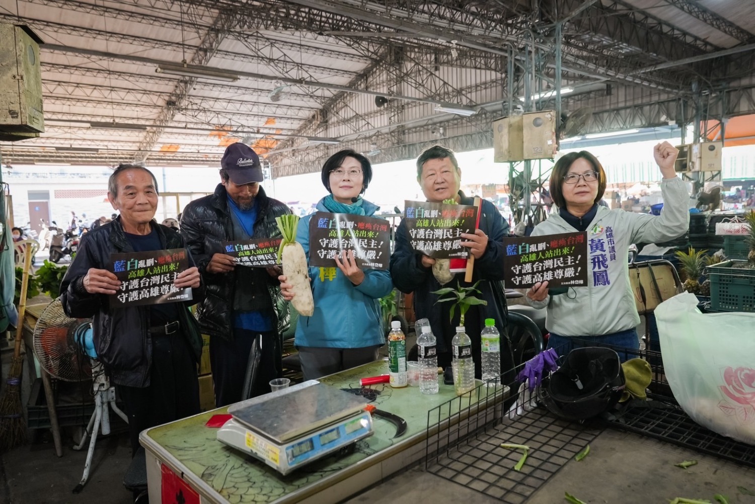 「挺高雄救預算」密集街頭宣講 林岱樺大社市場獲民眾熱烈回應
