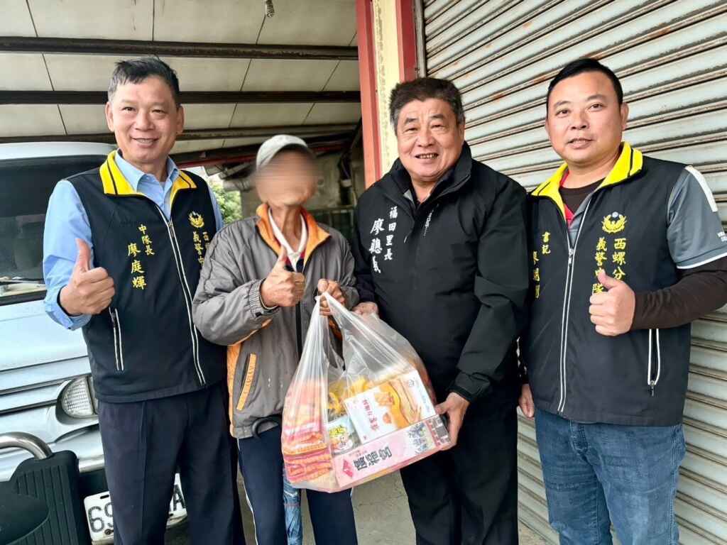 發放物資關懷弱勢族群。(記者廖承恩翻攝)