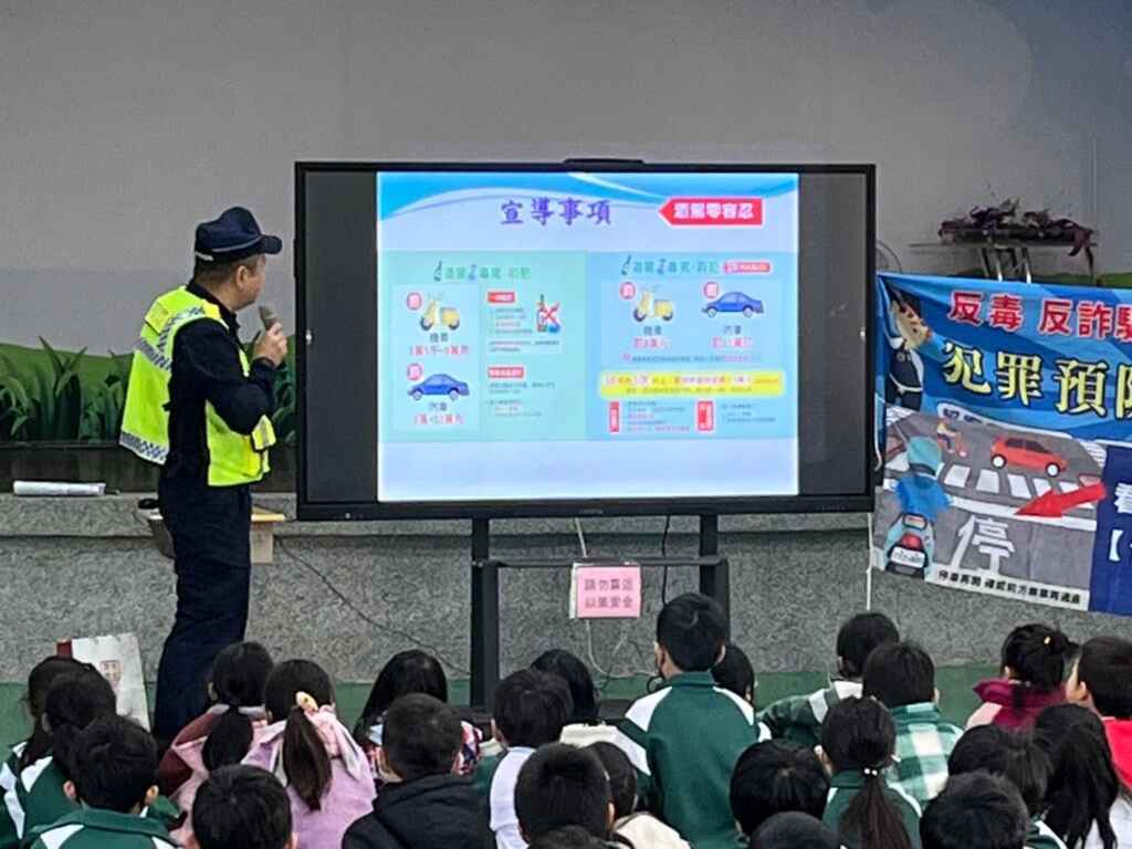 西螺警方宣導防詐小撇步，增進全民反詐騙意識。(記者廖承恩翻攝)