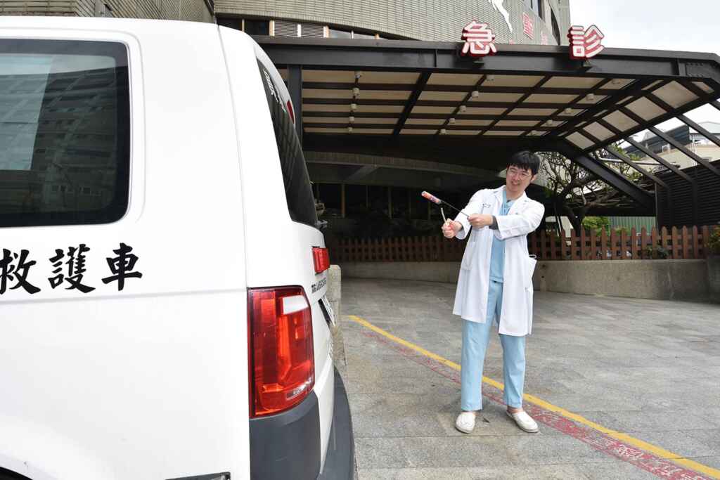 ▲消防署宣導施放爆竹煙火「五不」原則 - 不可朝人、車、建築物、易燃物丟擲或發射。（示意圖／彰基醫院提供）