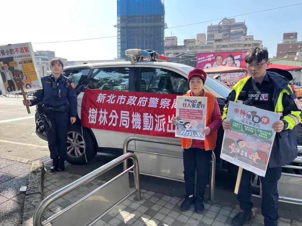 樹林分局特別於重要節日期間在轄內博愛街市場設置「機動派出所」