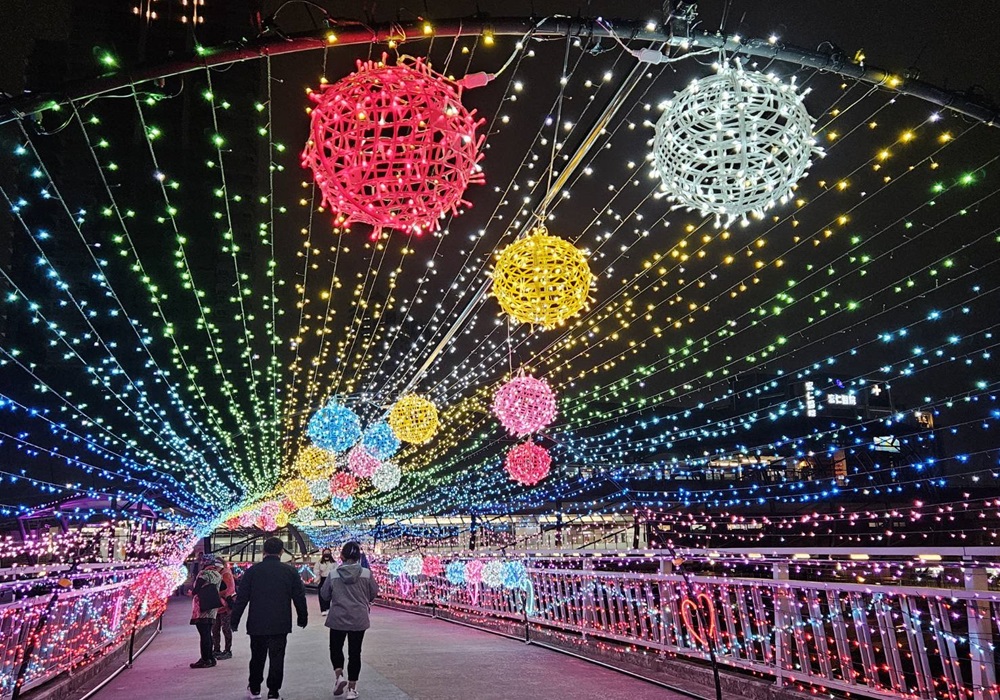 戀戀水岸景觀橋 新北高灘處大都會公園舉辦光雕展 224 248250123a03