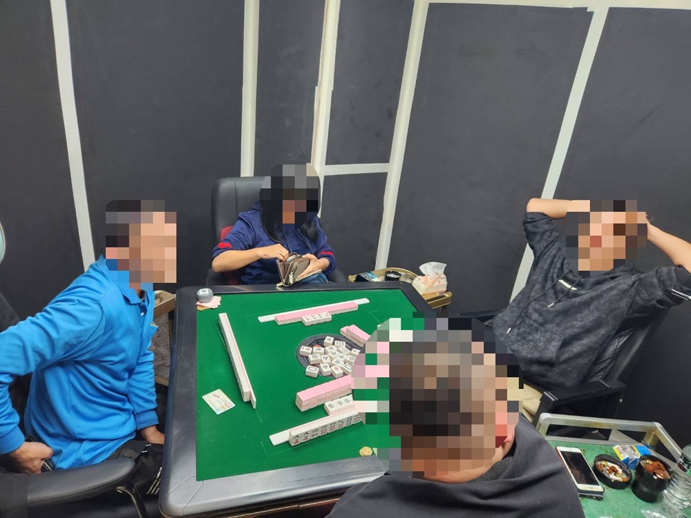 民宅暗藏賭場 海山警連破2據點逮29人扣百萬賭資 230 cnews204250123a02