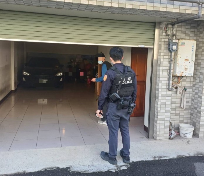 失智翁外出買午餐忘記回家路 楊梅警暖心送返家 67 S 72474641 0