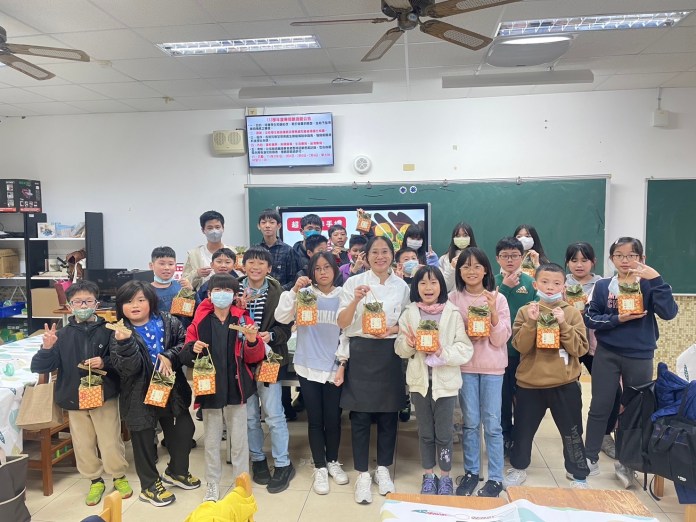 桃市圖攜手經國國中推動閱讀與創客教育 寒假營隊報名秒殺 71 g69f6d6e