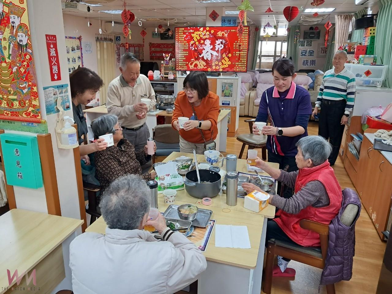 (有影片)/濃濃年味提前到 彰化榮家溫馨活動陪長輩歡度歲末 - https://www.watchmedia01.com