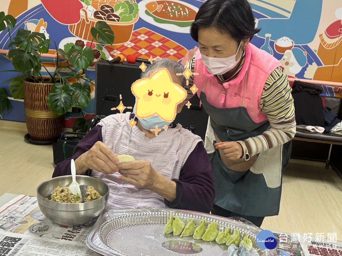蛇年迎新春 松柏長青賀佳節