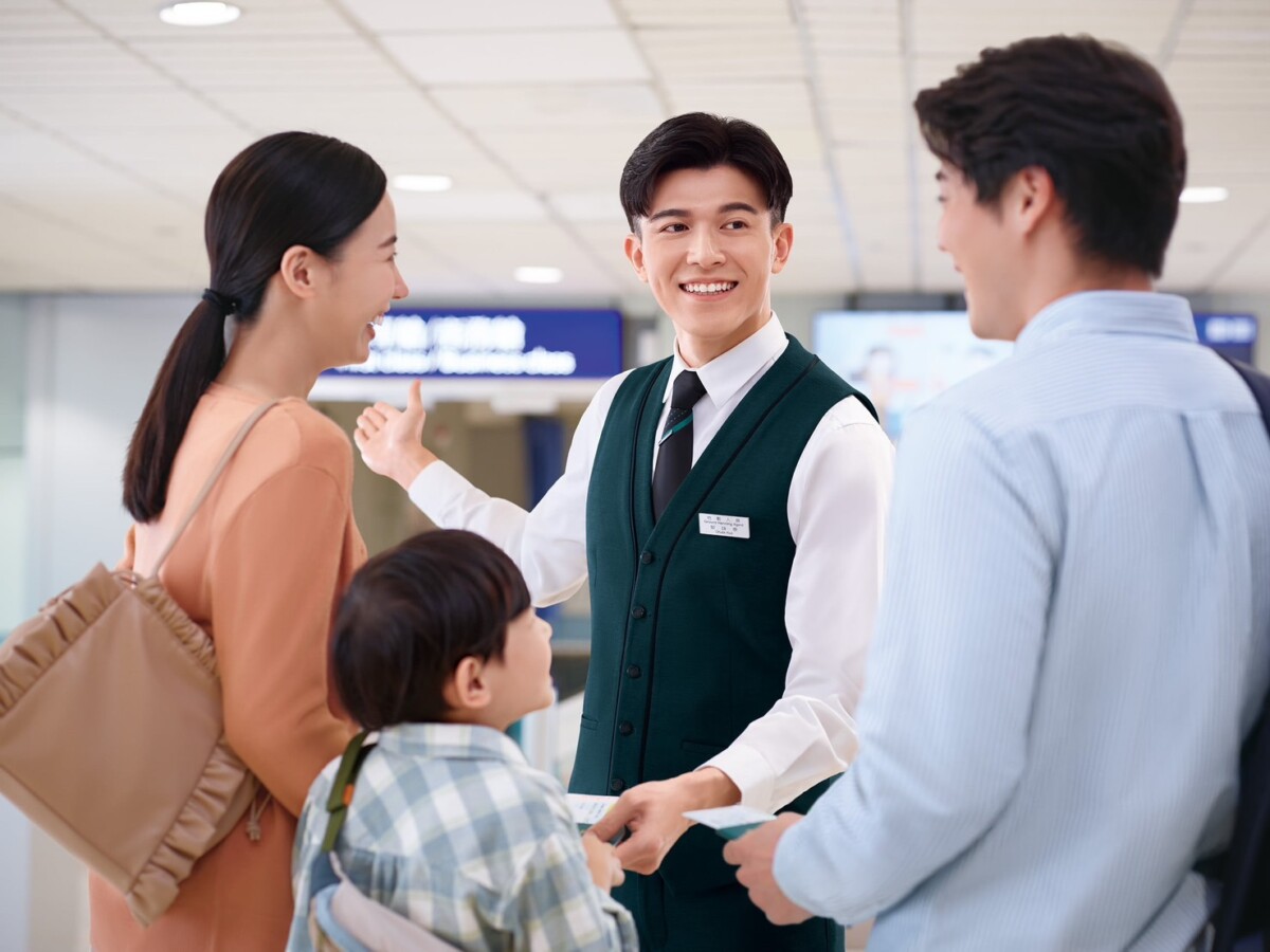 ▲圖：長榮航空招募百名地勤，大學畢業者起薪NT$43,000元起。(長榮提供)