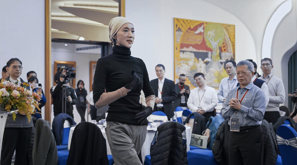 坣娜以坣瑜伽引領大家體驗身心平衡，喚醒內在安定、情緒穩定，並強調健康與生活方式是永續（SDG 3 健康與福祉）的重要一環