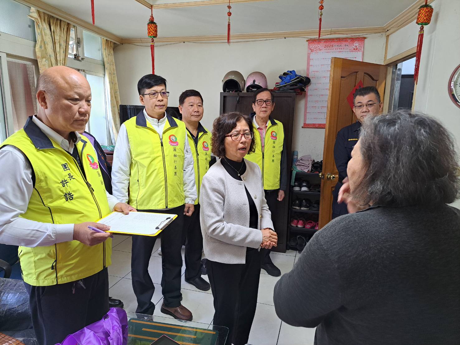 女兒誤交損友 老婦代養孫子女 生活陷困 圓融行善團接龍援助16萬元