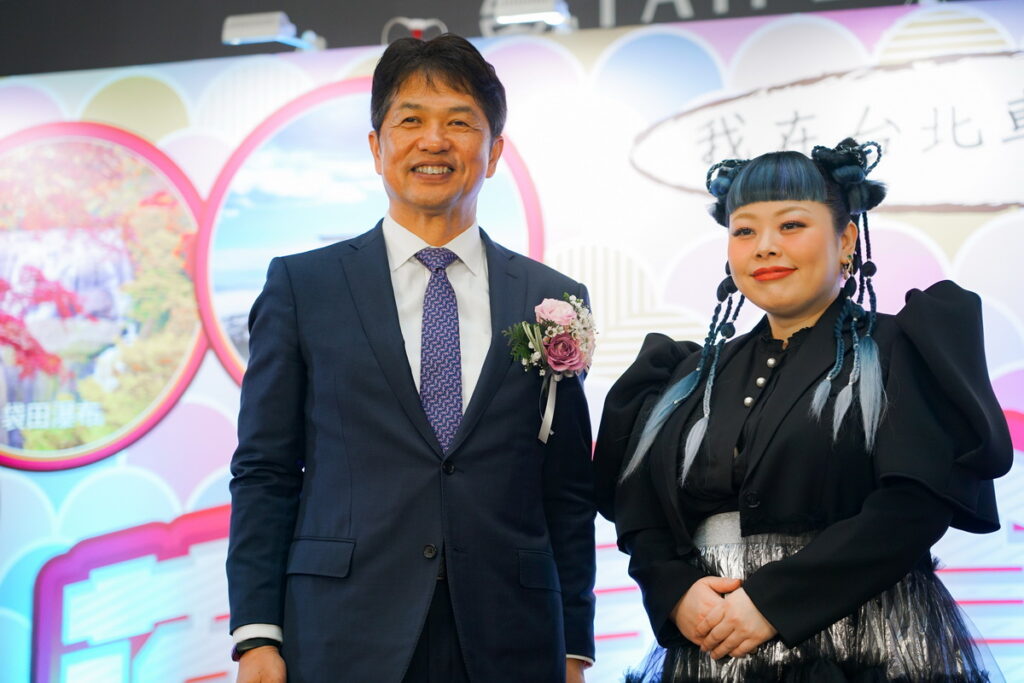 茨城縣知事大井川和彥先生(左)與渡邊直美小姐(右)邀請台灣民眾到茨城縣來觀光旅遊享受美食與美景。
