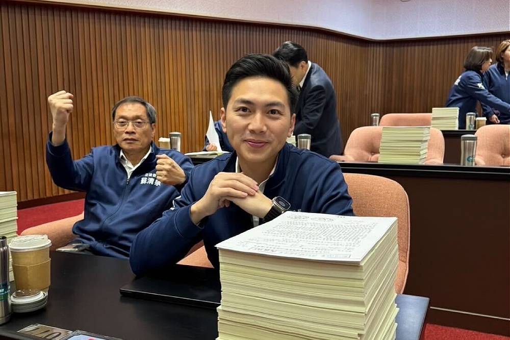 廖偉翔稱政院新傳預算99萬　政院無奈74萬手語決標案被迫中止 245