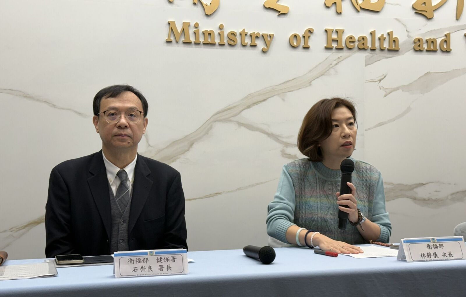 流感高峰來了!診所、藥局「除夕-初五」只要開門 健保首創獎勵加3成 262 流感高峰來了!診所、藥局「除夕-初五」只要開門 健保首創獎勵加3成 261