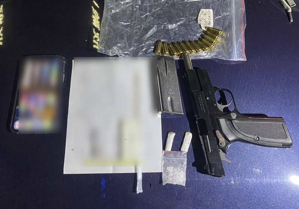 男子攜槍吸毒還拒檢 內湖警連2日緝獲槍毒立奇功 251 248250126a06