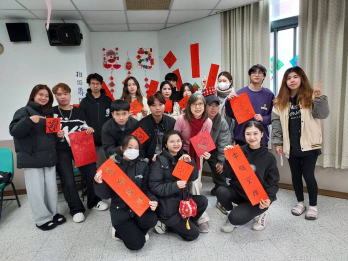 開南大學迎蛇年舉辦春節活動 外籍生在台感受家的溫暖 72 124687 5