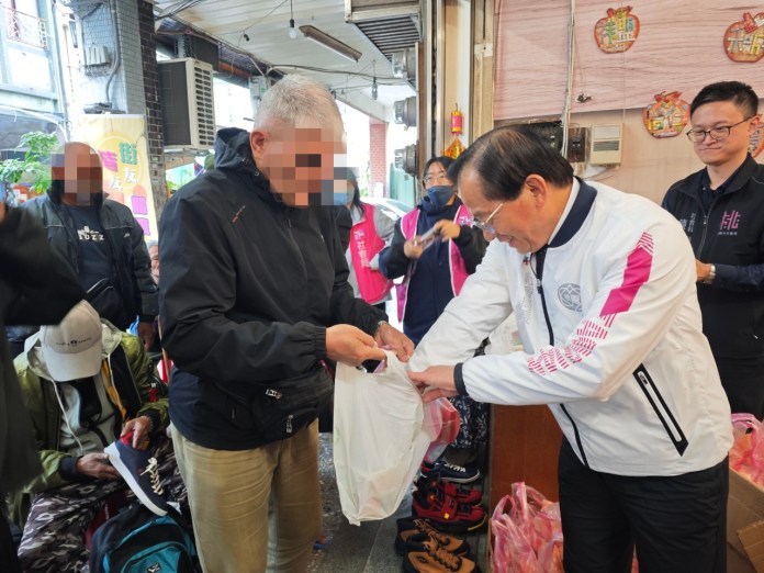 桃園社會局助街友重拾信心 盥洗基地、義剪服務獲好評 64 4168487 1