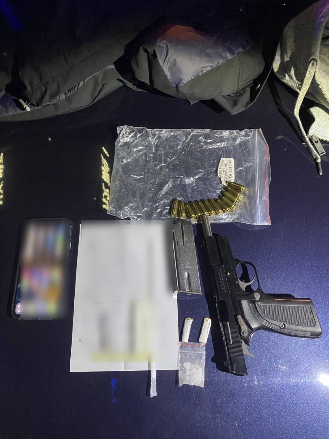 文德所員警現場扣案證物。(記者薛秀蓮翻攝)