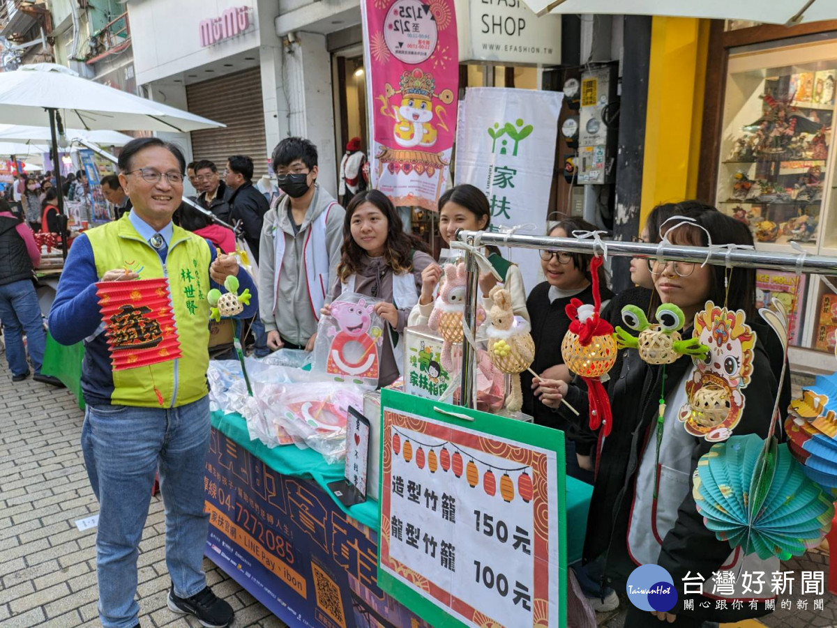 廟街鬧市春節市集隆重開市。圖/記者鄧富珍翻攝