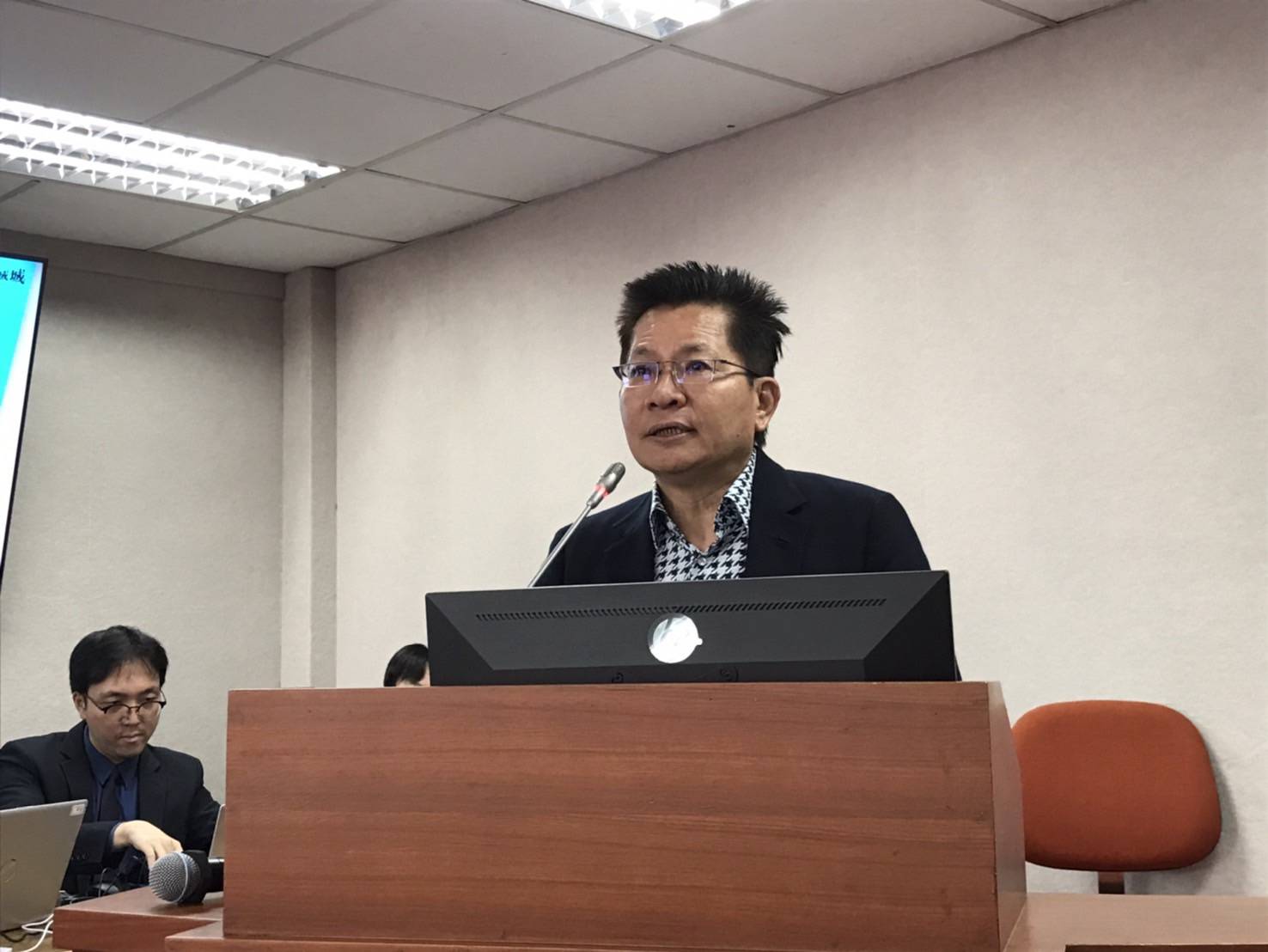 民眾黨立委吳春城力推《壯促法》,刪凍相關部會預算,近日遭質疑未利益迴避。翻攝吳春城臉書