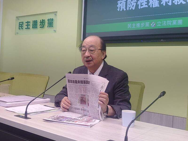 柯建銘25日表示,《選罷法》覆議,民進黨絕對恪遵憲法,行政院會在10日內送到立法院。中央社