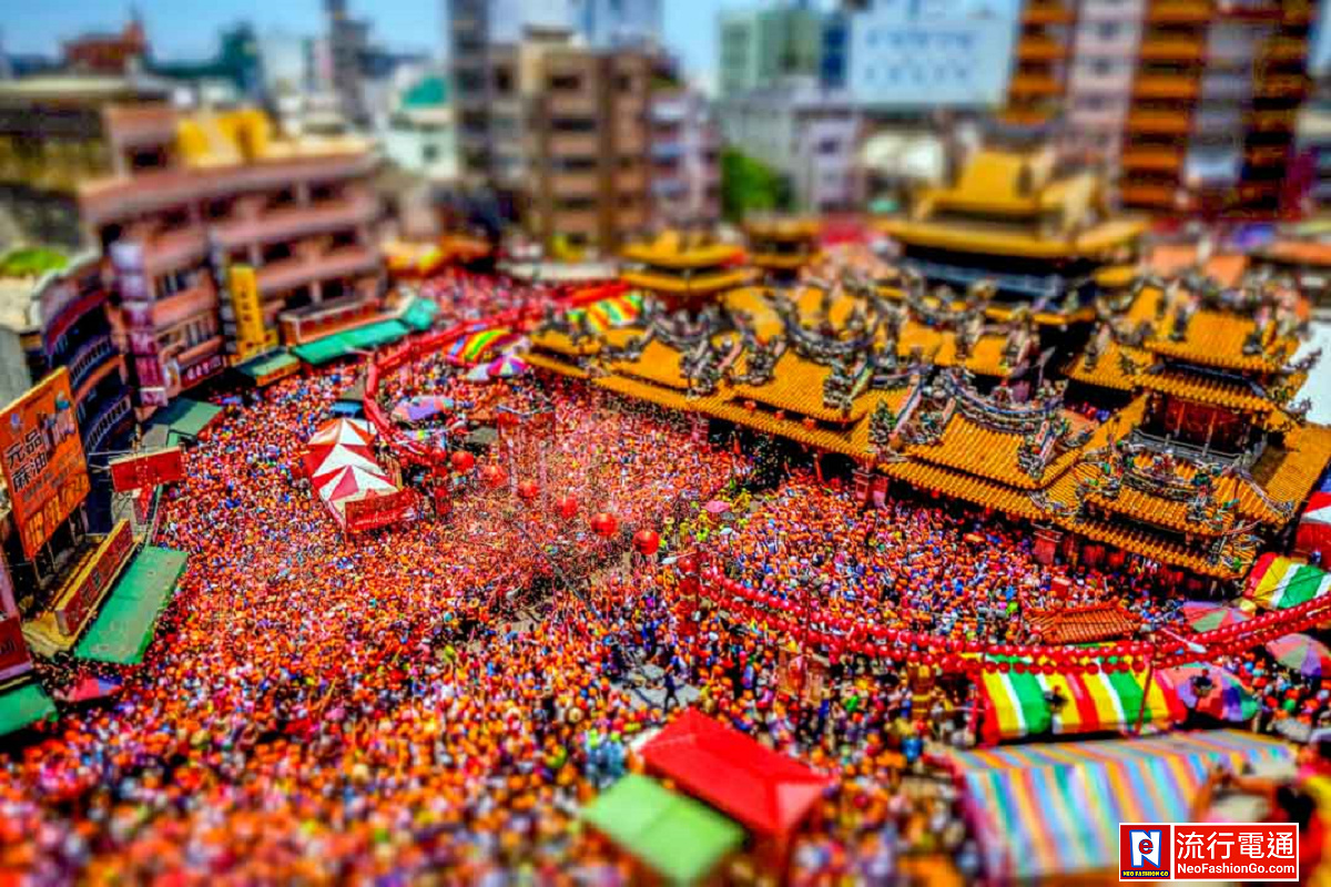 國家攝影文化中心「諸神與眾生」展覽 顯現諸神隱蔽的足跡、相由心而生的轉化、信仰之路的追尋、現實之間的辯證