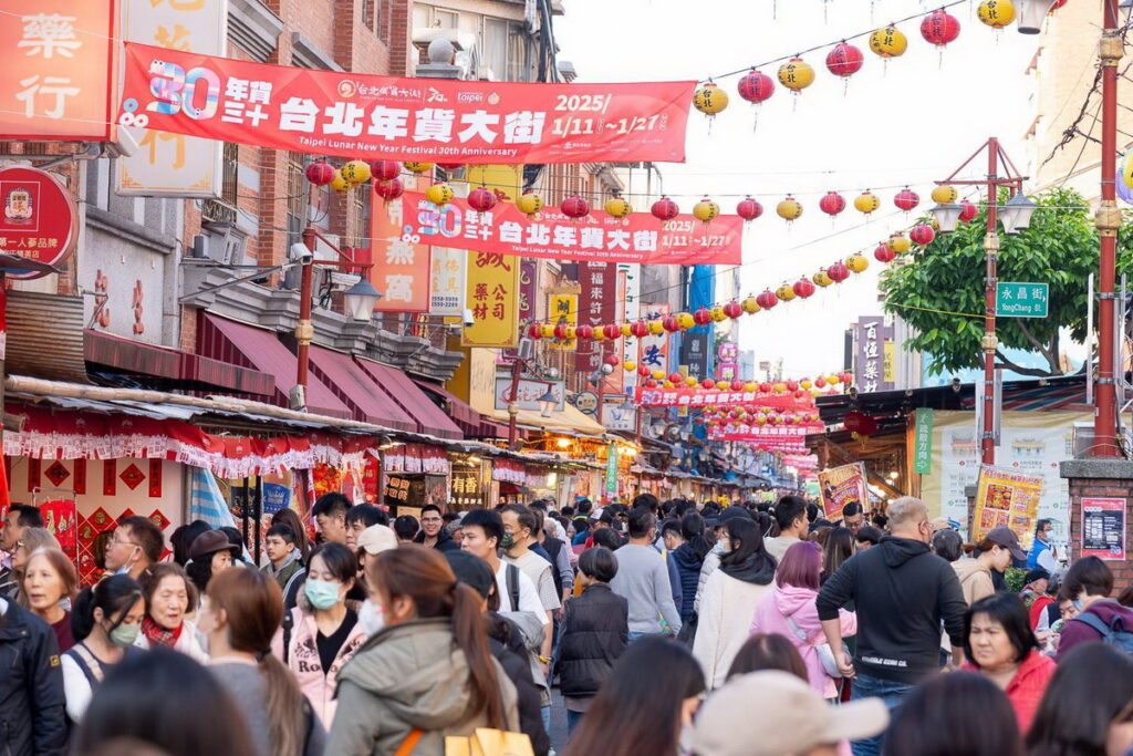 台北年貨大街年味跟人潮滿滿