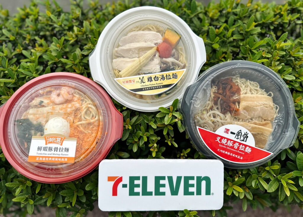 .7-ELEVEN今年冬季全新企劃「日本拉麵盛典」，自12月11日起引進關東、九州、北海道三地經典風味，獨家開發微波即食的超商拉麵，讓饕客味蕾24小時大滿足