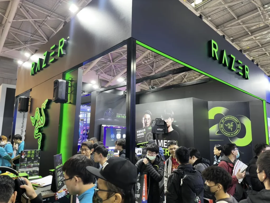 RAZER攤位人潮眾多