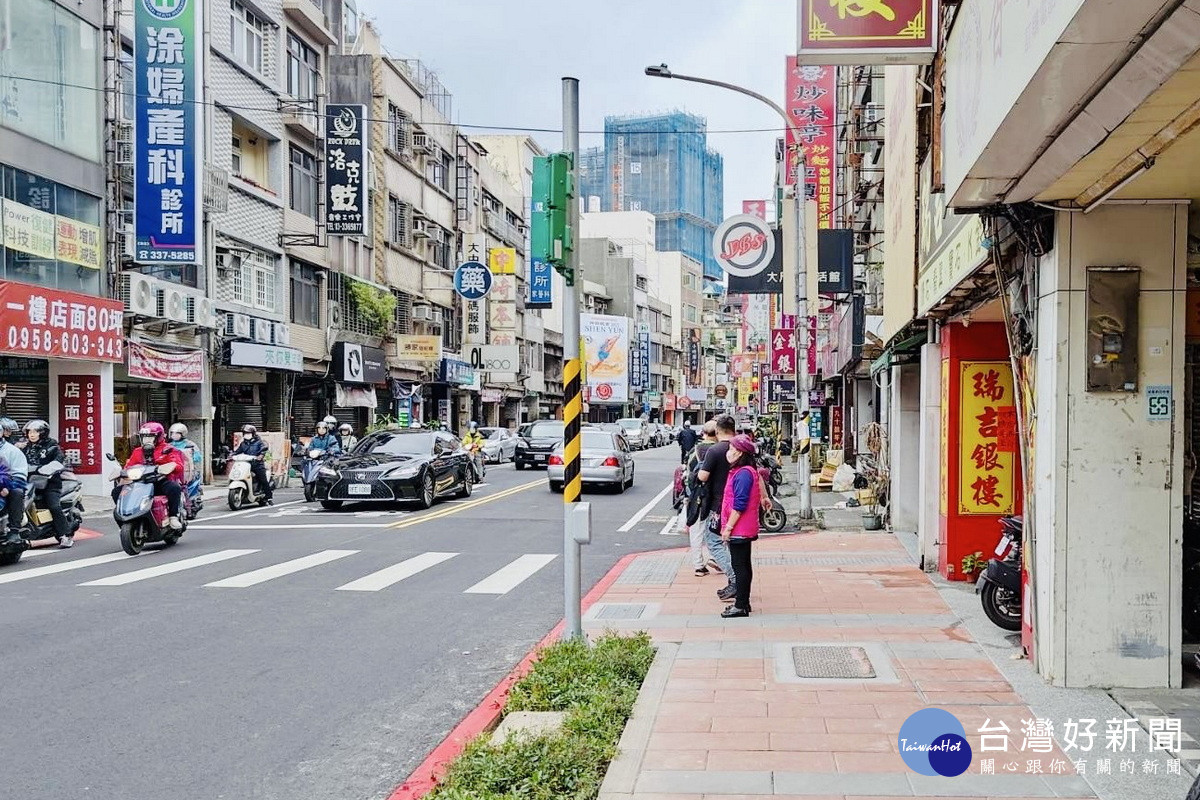 桃園首處人本示範街區第一階段提前完工,景福宮參香逛街都好行。<br /><br />