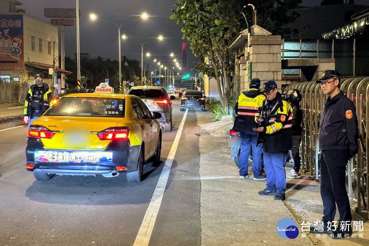 加強農春節期間治安維護,蘆竹警分局週末夜實施擴大臨檢。<br /><br />