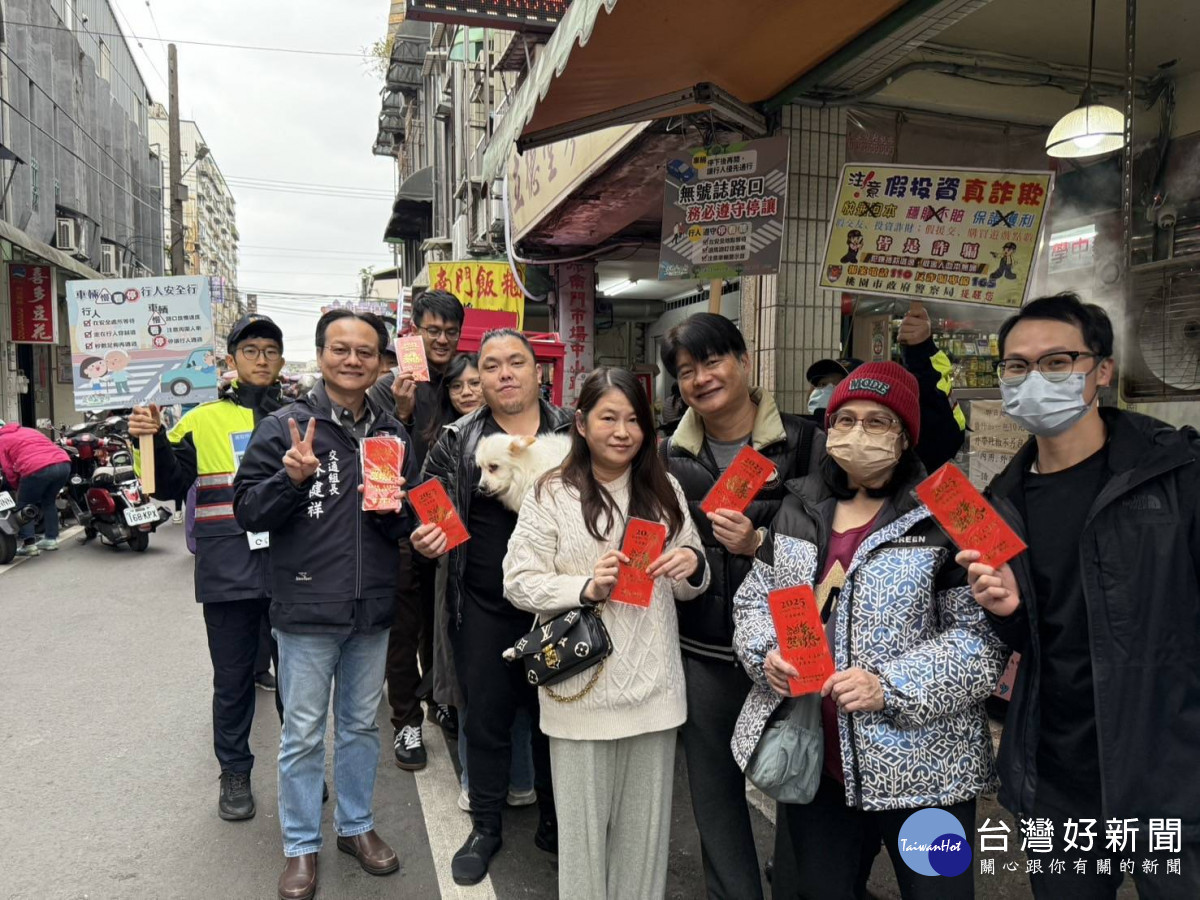 114年加強重要節日安全維護宣導,結合年貨大街 祝褔「2025蛇麼攏順利」!。