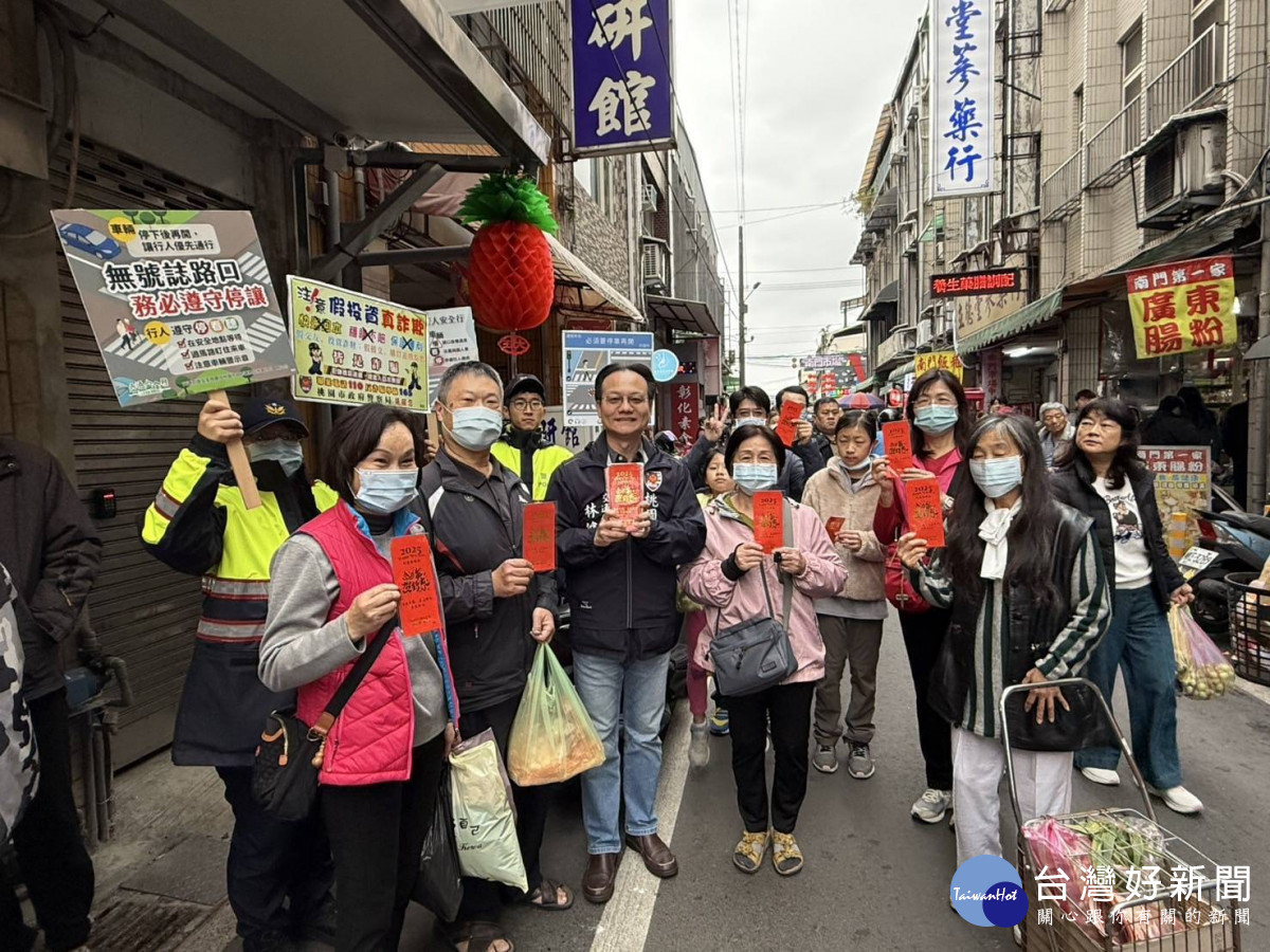 114年加強重要節日安全維護宣導,結合年貨大街 祝褔「2025蛇麼攏順利」!。