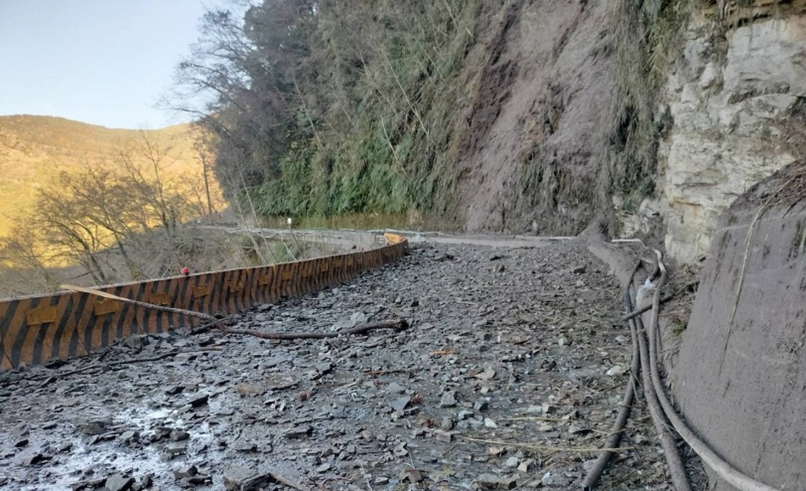 海端鄉栗園路段發生邊坡坍方 雙向道路阻斷無法通行