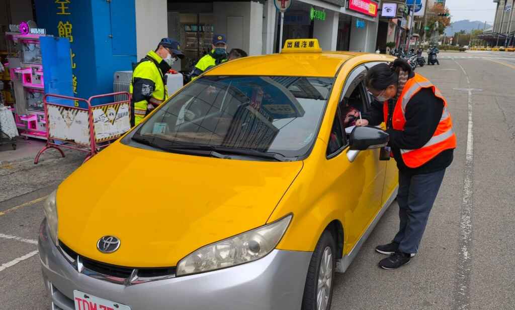 交通局稽查計程車秩序全年無休，呼籲駕駛依規按表計費