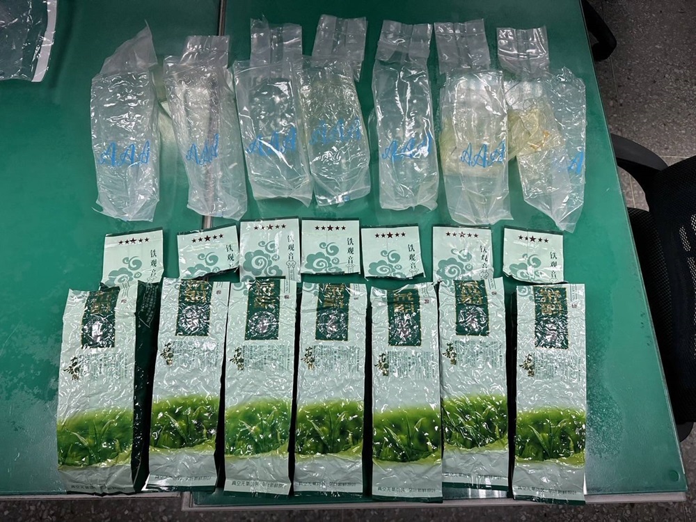水果禮盒藏7公斤毒品 2男囂張路旁拉K被逮 270 cnews204250126a05