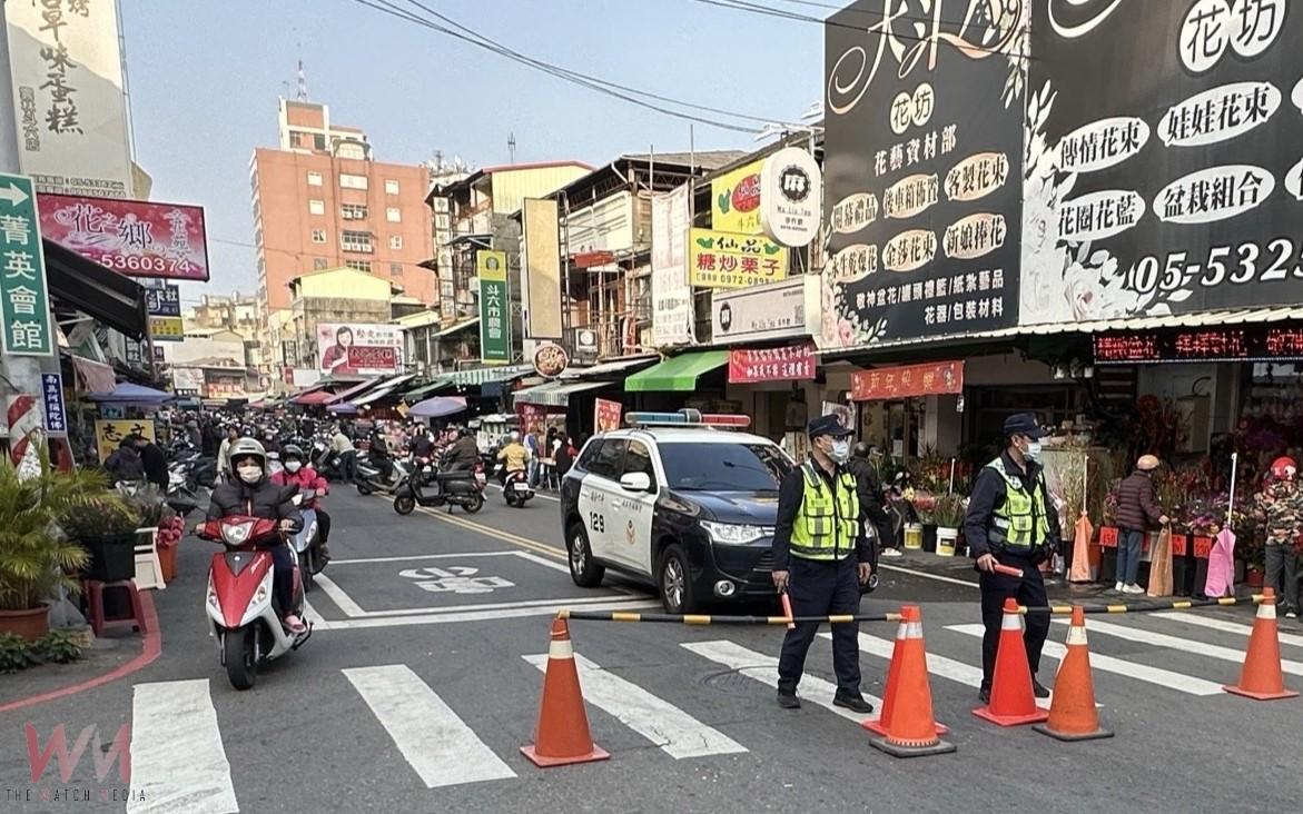斗六西市場年貨大街爆滿! 警啟交管護安全 年味滿街 - https://www.watchmedia01.com