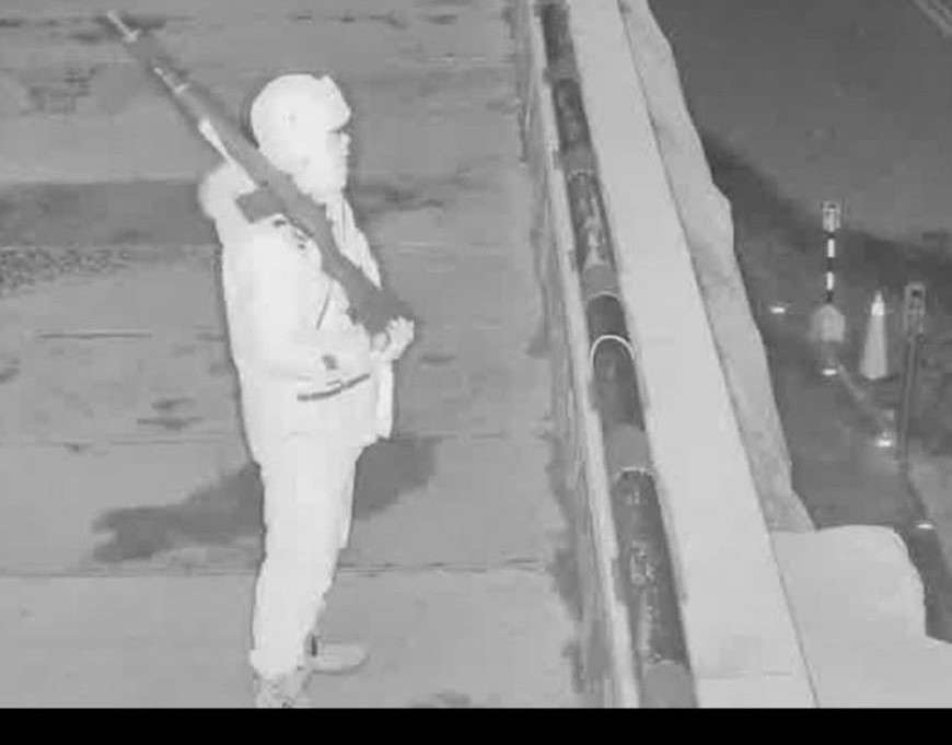 男子手持長槍於武嶺亭站哨 警方:已請至偵查隊說明 - https://www.watchmedia01.com