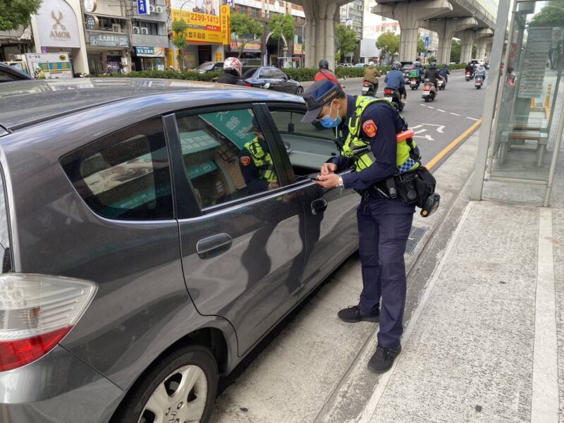 圖 積極取締交通,讓動線更好 記者王偉翻攝