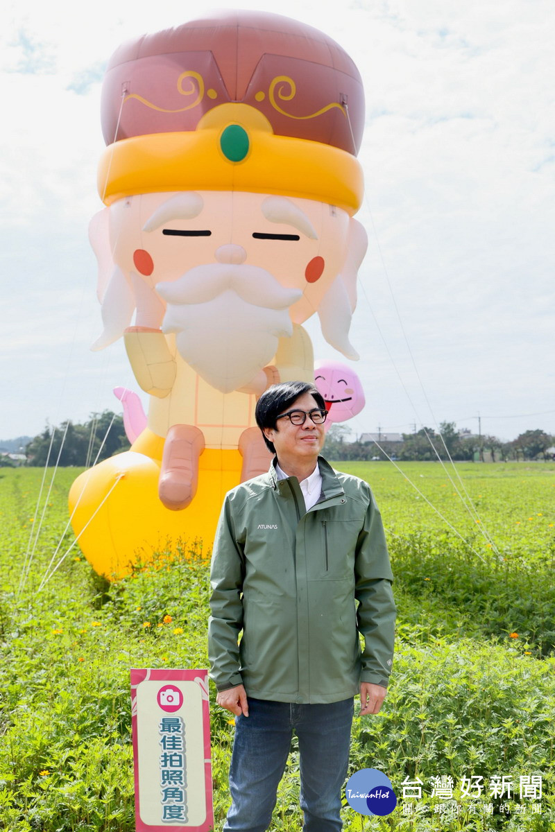 ▲冬日來高雄要必訪美濃花海，陳其邁號召民眾走春徜徉田園風光。