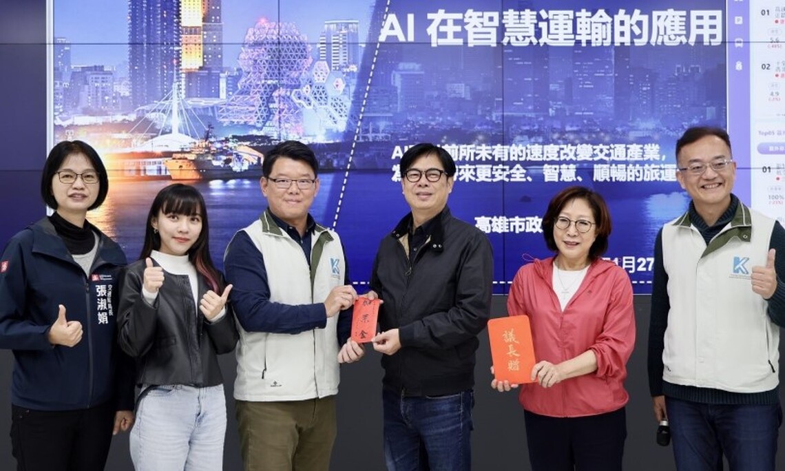 小年夜視察智慧運輸中心感謝同仁辛勞 陳其邁現場連線警廣 提醒用路人掌握即時路況