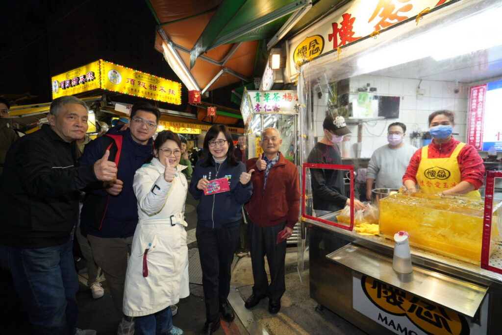 林奕華副市長在艋舺夜市商圈名攤品嘗知名美食懷念愛玉冰